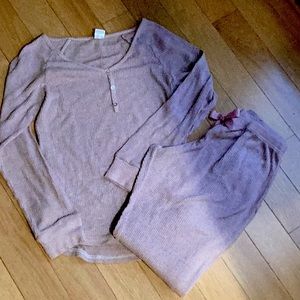 Long sleeve 2 pc top and bottom pajama set
